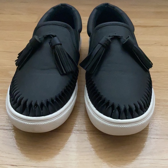 Steve Madden Ellery faux leather tassels black slip on. Sz 7 - Picture 7 of 10